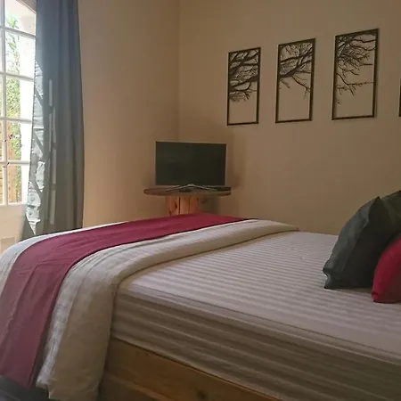 La Tour D'ugo بيت ضيافة Cavanac